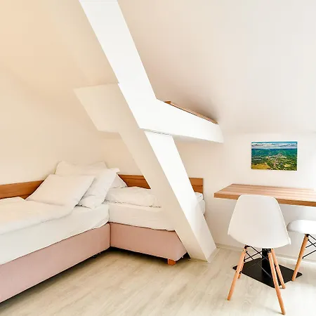 Hotel Nadrazi Horni Jiretin