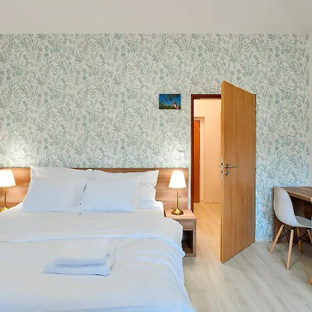 Nadrazi Hotel 3*