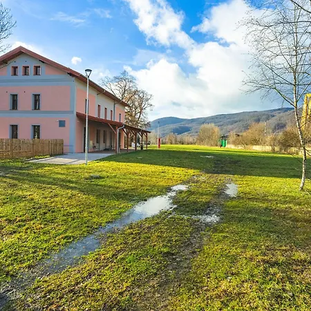 Nadrazi Hotel
